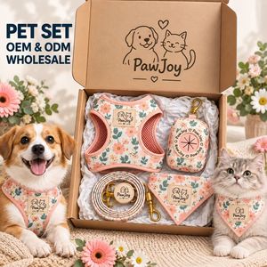 Ensemble de promenade pour chien à motif floral avec harnais, laisse, distributeur de sacs à excréments, bandana assorti, boîte cadeau pour animaux de compagnie en 4 pièces - Product Image 1