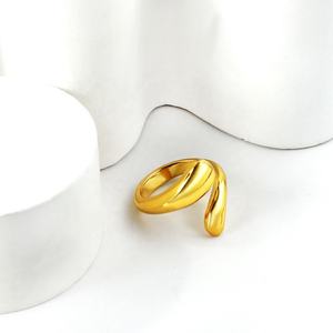 Vente en gros d'anneaux ouverts en forme de goutte d'eau en acier inoxydable plaqué or 18 carats PVD, bijoux minimalistes pour mariage et fiançailles pour femmes - Product Image 5