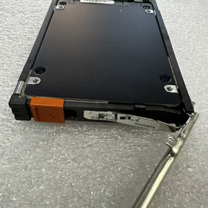 สำหรับ 005053679 0CRNPH 118000847 MZ-ILT3T8C MZILT3T8HBLS-00AC3 PM1643a 3.84TB SAS SSD 12Gb/s 2.5 นิ้ว โซลิดสเตทไดรฟ์ SAS SSD 3.84T - Product Image 4
