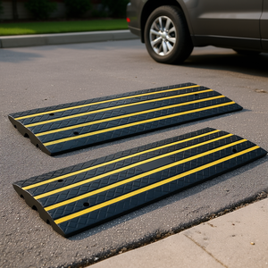 Rampa de goma para aceras, altura de 2,6 pulgadas, capacidad de carga de 33069 libras, tiras reflectantes amarillas para carga en entradas de vehículos - Product Image 2