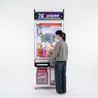 Machine à griffes commerciale moderne à thème anime avec lecteur de carte, jeu de grue intelligent pour centres commerciaux à fort trafic et zones de loisirs