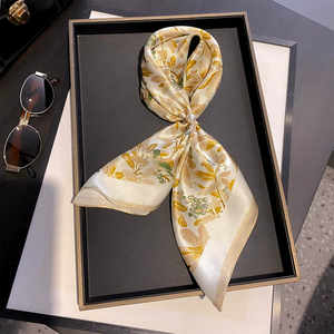 Écharpes en soie carrées personnalisées imprimées en gros d'usine, grandes écharpes en soie 53*53, 100% soie pour femmes - Product Image 5