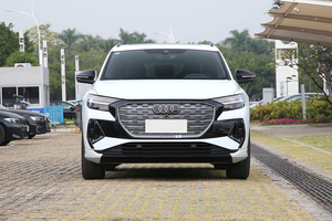 Audi Q4 <span class=keywords><strong>E</strong></span>-<span class=keywords><strong>tron</strong></span> 50 <span class=keywords><strong>E</strong></span>-<span class=keywords><strong>tron</strong></span> quattro Edición <span class=keywords><strong>2024</strong></span>, SUV Urbano de Lujo para Jóvenes Profesionales Modernos - Product Image 2