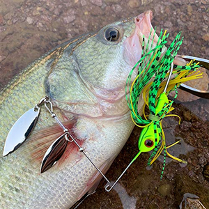 Señuelo de pesca giratorio de 18g y 90mm con faldas de goma simuladas para lubina - Product Image 5