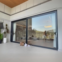 Puerta Corredera de Vidrio para Patio de Villa de Lujo, Puerta Corredera de Aluminio con Rotura de Puente Térmico e Impermeable para Sistema de Pérgola