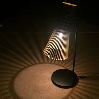 Lampe de table LED en bois nervuré, style nordique, avec abat-jour vertical à lattes, pour lecture, décoration intérieure, salon et chevet