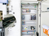 Presse plieuse CNC hydraulique avec transfert de programme mobile à distance, auto-calibrage d'angle par IA