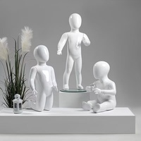 Mannequin enfant noir brillant en plastique, ensemble de présentation de bas du corps pour pantalons, idéal pour vitrines de magasins et présentoirs de vêtements