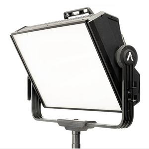 ไฟวิดีโอ LED Nova P300c RGBWW 2000K-10000K ชุดไฟเติมแสงสำหรับการถ่ายภาพสีสันเต็มรูปแบบ พร้อมกระเป๋าใส่ น้ำหนัก 20 กก. กวางตุ้ง จีน - Product Image 1