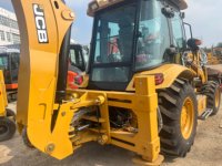 Pala Gommata JCB 3CX con Retroescavatore Modello 2026 Trazione 4x4x4 per Uso Agricolo e Fattoria - Retroescavatori JCB 3CX 4CX