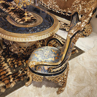 Ensemble de salle à manger de luxe français de style rococo, table et chaises en bois massif de style européen pour hôtel et villa