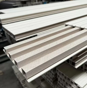 Rivestimento Moderno in Composito Legno-Plastica Ignifugo per Interni, <span class=keywords><strong>Design</strong></span> Scanalato, Decorazione per Sfondo TV, Impermeabile, per <span class=keywords><strong>Pareti</strong></span> del <span class=keywords><strong>Soggiorno</strong></span> - Product Image 4