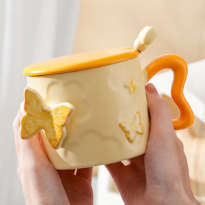 Nouvelle tasse à café en céramique 3D personnalisée avec relief papillon, cuillère et couvercle, mugs en céramique 3D personnalisés pour cadeaux d'amis - Product Image 5