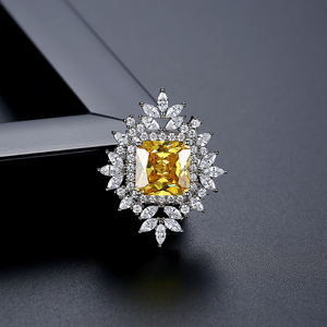 Broche de Joias Luxuoso LUOTEEMI com Pedra Principal em Corte Esmeralda Amarelo e Zircônia Cúbica Clara, Banho de Ouro Branco - Product Image 4