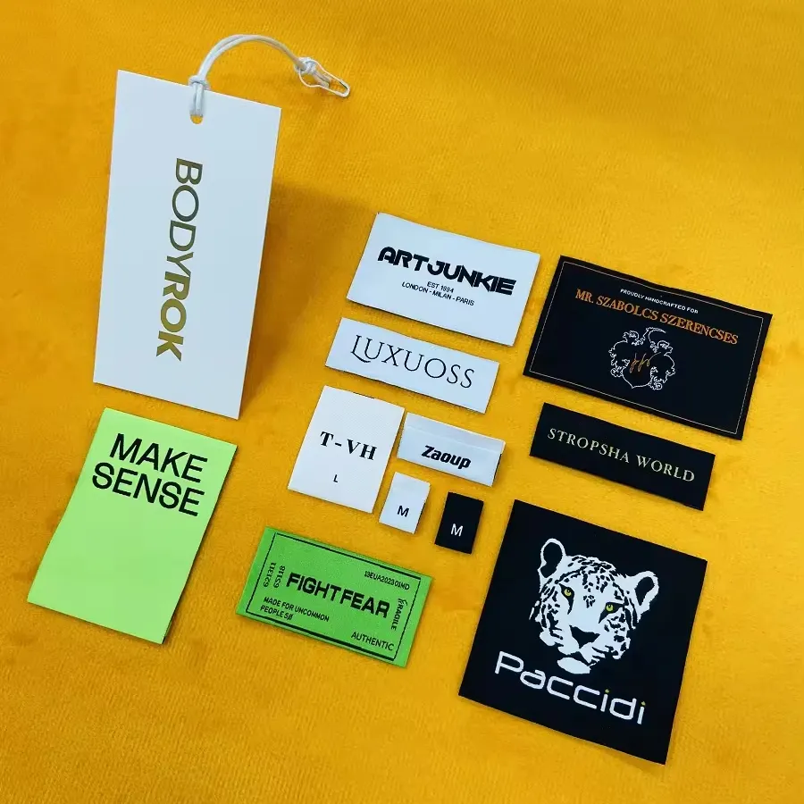 Etiquetas de atacado de luxo personalizadas para bolsas jeans etiquetas de roupas moda gorros com logotipo especial etiquetas de algodão para colarinho
