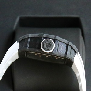 Reloj Negro para Hombre con la Última Tecnología y Maestría Artesanal, Esfera Integrada con <span class=keywords><strong>Diseño</strong></span> Calado, Detalles con Patrón de Mármol, Caja de Fibra de Carbono - Product Image 3
