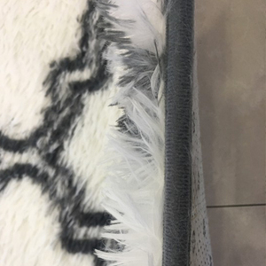 Tapis antidérapant à poils longs, accessoire personnalisé en polyester et peluche, shaggy, pelucheux, pour salon, 30 unités - Product Image 5