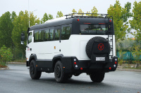 Dongfeng Mini-bus tout-terrain diesel 4x4 AWD 23 places, mini-bus diesel personnalisé pour le transport