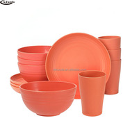 Assiettes et bols réutilisables légers et polyvalents allant au micro-ondes Ensemble de vaisselle en plastique incassable 12 pièces