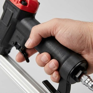 Grapadora Neumática <span class=keywords><strong>Industrial</strong></span> Toua de Calibre 21, Serie 80, Modelo 8016, con 1 Año de Garantía, Capacidad <span class=keywords><strong>para</strong></span> 120 Clavos - Product Image 3