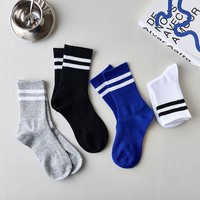 Chaussettes de sport en tricot rayées personnalisées en gros, chaussettes de cyclisme athlétiques à logo personnalisé, chaussettes en tissu éponge avec logo