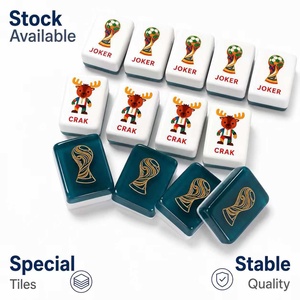 Ensemble <span class=keywords><strong>de</strong></span> Mahjong Américain <span class=keywords><strong>de</strong></span> Luxe sur le thème du Football, Tuiles numérotées, Trophée, Joker, Moose, CRAK, Chaussures <span class=keywords><strong>de</strong></span> gardien <span class=keywords><strong>de</strong></span> but, Ballon, Vert sarcelle foncé, Back Entertainment - Product Image 3