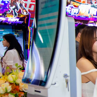 Nouvelle arrivée Kiosk Card Recharge Terminal Desktop Curved Screen Vending for Amusement Playground Accessory Machine