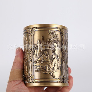 Porte-stylo en cuivre, un objet décoratif pour la pratique des instruments de musique, du jeu d'échecs, de la calligraphie et de la peinture ; une artisanat classique en cuivre - Product Image 4