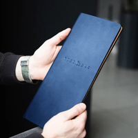 Couverture de menu en simili cuir minimaliste et haut de gamme, personnalisée avec logo imprimé en relief pour restaurants, cafés, listes de vins, dossiers de menu.