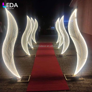 حامل خلفية على شكل حرف S من LEDA مخصص لتزيين المسرح والممرات، مع إضاءة LED وشبكة على شكل أعشاب بحرية وحامل معدني للأعراس - Product Image 3