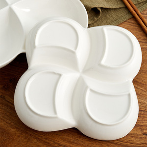 Plato de Porcelana de Cuatro Compartimentos con Diseño de Flor de Ciruelo, Apto para Microondas, Diseño Moderno y Minimalista, Vajilla para Hotel, <span class=keywords><strong>Precio</strong></span> de Fábrica en China, Grande - Product Image 4