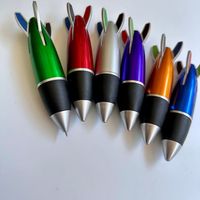 Stylo à bille en plastique en forme de fusée, multicolore, 4 recharges, avec logo personnalisé, écriture lisse pour le bureau et l'école