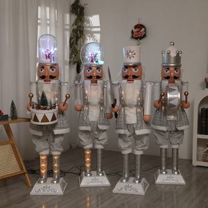 Cadeaux décoratifs de Noël faits à la main, casse-noisettes lumineux avec <span class=keywords><strong>effet</strong></span> de <span class=keywords><strong>neige</strong></span>, ornements artisanaux pour la maison et guirlandes de Noël - Product Image 3