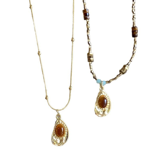 Collier chaîne en or de style vintage ; collier avec pierre précieuse en forme de cœur scintillante - Product Image 4