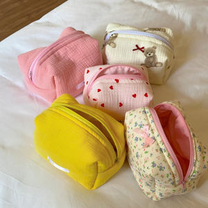 <span class=keywords><strong>กระเป๋า</strong></span>เก็บของจำเป็นสำหรับเดินทางเครื่องสำอางผ้าฝ้ายยับลายดอกไม้ออกแบบโลโก้ขนาดตามสั่ง - Product Image 4