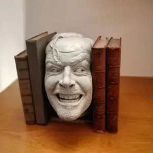 Parlayan Bookend kütüphanesi Heres Johnny Polyresin heykel süs kitap rafı çağdaş reçine heykel