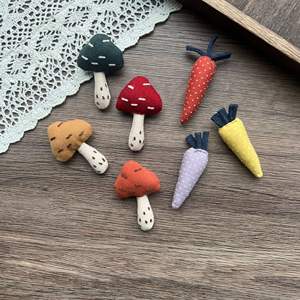 प्यारा कस्टम kawai प्लग कीचेन बैग आकर्षण सहायक उपकरण प्लग कीचेन कस्टम मशरूम गाजर के आकार के कार्टून सहायक - Product Image 1