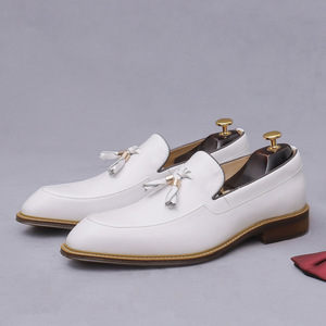 Zapatos formales de negocios para hombre, de cuero vacuno con flecos, estilo nuevo de verano, mocasines blancos, zapatos de cuero de una sola pieza - Product Image 6