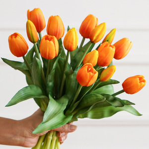 Ramo de Tulipanes Artificiales de PVC Suave con Textura Hidratante, Decoración para Bodas y Hogar, Accesorios de Fotografía - Product Image 3