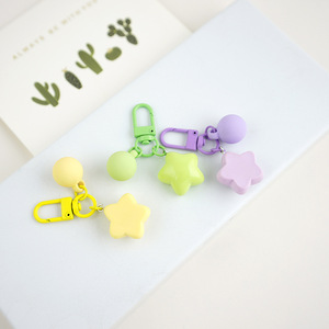 Porte-clés en résine style INS, couleur unie pastel, étoile pentagramme, mini boule ronde, ornement suspendu, pendentif de sac à dos tendance - Product Image 3