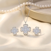 Tendances 2026 : Ensemble de bijoux trèfle plaqué or 18 carats pour femme, comprenant un collier pendentif de luxe et un ensemble collier et boucles d'oreilles fleur en zircon, résistant au ternissement