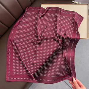 All'ingrosso da <span class=keywords><strong>donna</strong></span> a pois rosso stampato in seta imitazione piccole sciarpe quadrate 70*70cm foulard per capelli da <span class=keywords><strong>donna</strong></span> - Product Image 6