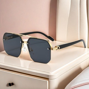 2025 LOGO personalizzato Ocean Lens gradiente <span class=keywords><strong>occhiali</strong></span> <span class=keywords><strong>da</strong></span> <span class=keywords><strong>sole</strong></span> moda quadrato senza montatura <span class=keywords><strong>da</strong></span> donna doppio bordo <span class=keywords><strong>occhiali</strong></span> <span class=keywords><strong>da</strong></span> <span class=keywords><strong>sole</strong></span> estivi per gli uomini - Product Image 2