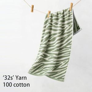 Serviette de Bain et Drap de Lit Jacquard Personnalisé Fait Main en Coton Rayé Ultra Doux Teint Écologique pour Hôtels de Luxe - Product Image 2