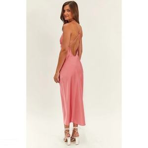 Robe midi rose promotionnelle sans bretelles en dentelle avec dos découpé et bretelles croisées - Product Image 2