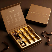 Boîtes en papier portables à rabat magnétique avec impression de logo personnalisé, gaufrage, laminage brillant/mat pour cadeaux de chocolat et de bonbons