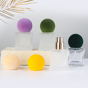 Nuevo Diseño de Botella de Perfume de Vidrio Esmerilado Cuadrado Plano de 15 ml <span class=keywords><strong>con</strong></span> Diseño de Cintura Delgada y Tapas de Bola Flocadas Multicolores para Viajar - Product Image 5