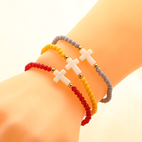 Nouveau design de bijoux religieux, bracelet extensible en acier inoxydable avec perles dorées, charme croix, bracelet à perles en verre cristal de 4 mm