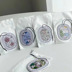 น้ำหอมปรับอากาศแบบแขวนรูปทรงตามสั่ง กลิ่นหอมติดทนนาน สำหรับห้องและรถยนต์ - Product Image 6