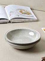 Assiette de service ronde profonde gris argenté faite à la main Anko Australie – Grande valeur esthétique pour desserts et salades – Style nordique Ins – Motif uni